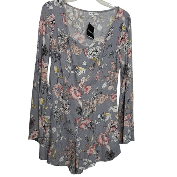 Love Fire Floral Long Sleeve Romper Gray and Pink Size Medium NWT - Picture 10 of 10
